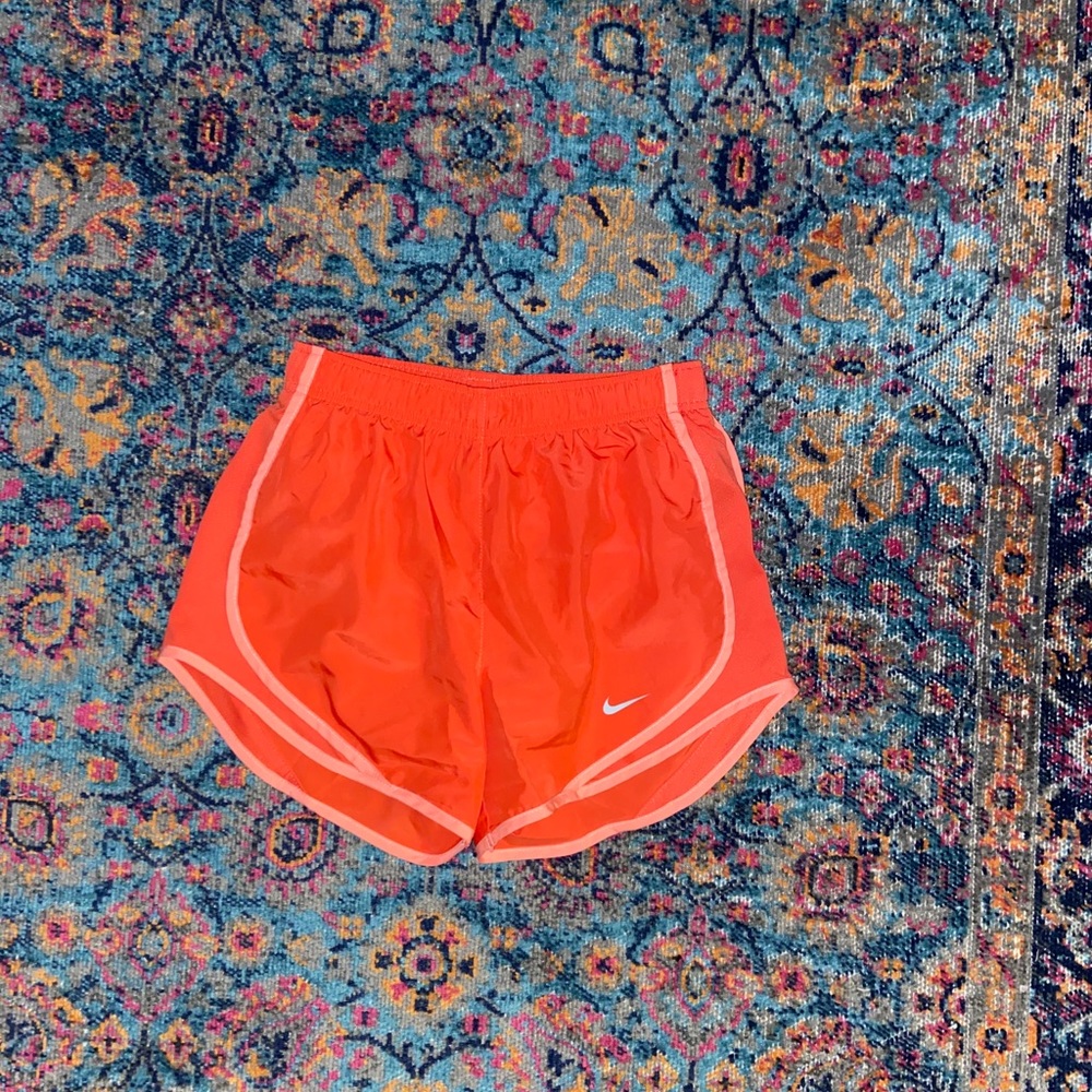 Nike tempo shorts bright coral